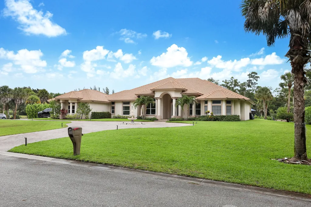 142 Brynhurst Court West Palm Beach FL 33413