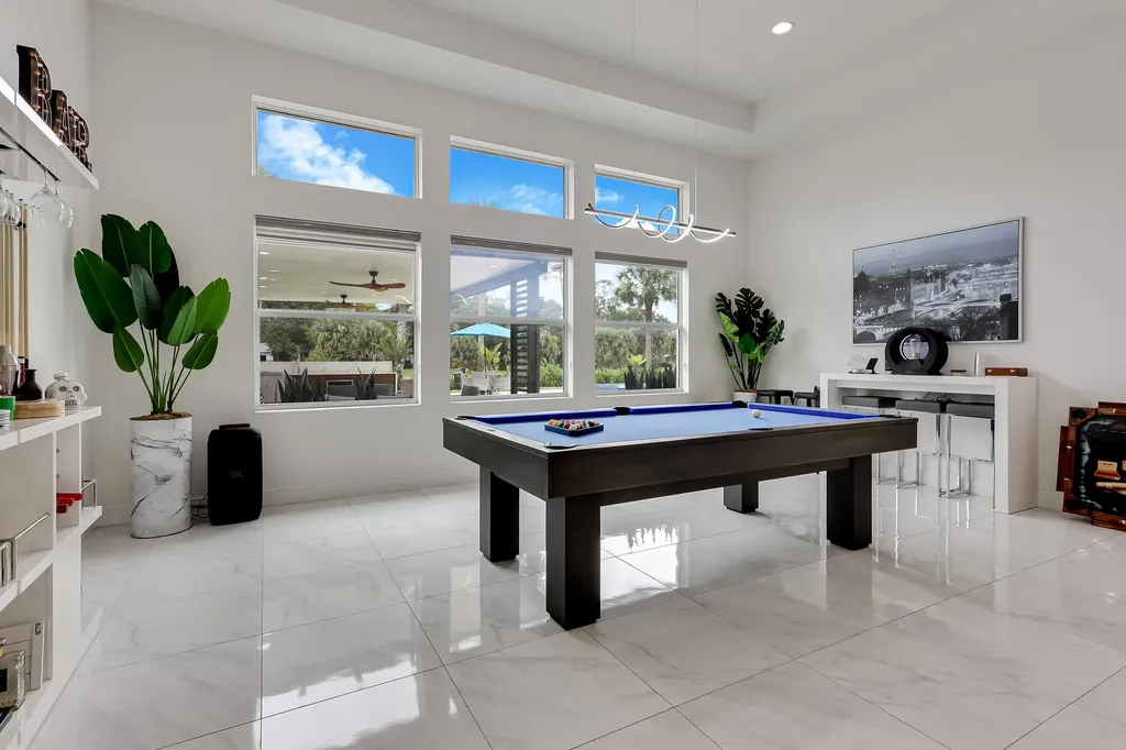 142 Brynhurst Court West Palm Beach FL 33413