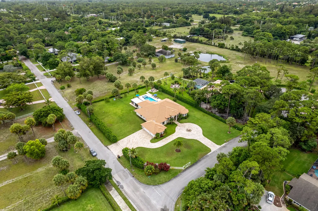 142 Brynhurst Court West Palm Beach FL 33413