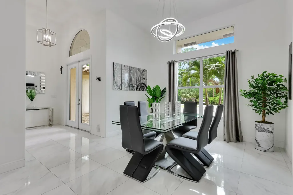 142 Brynhurst Court West Palm Beach FL 33413