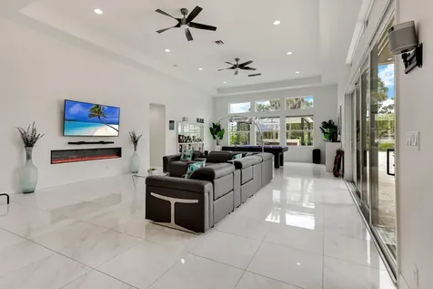 142 Brynhurst Court West Palm Beach FL 33413