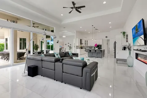 142 Brynhurst Court West Palm Beach FL 33413