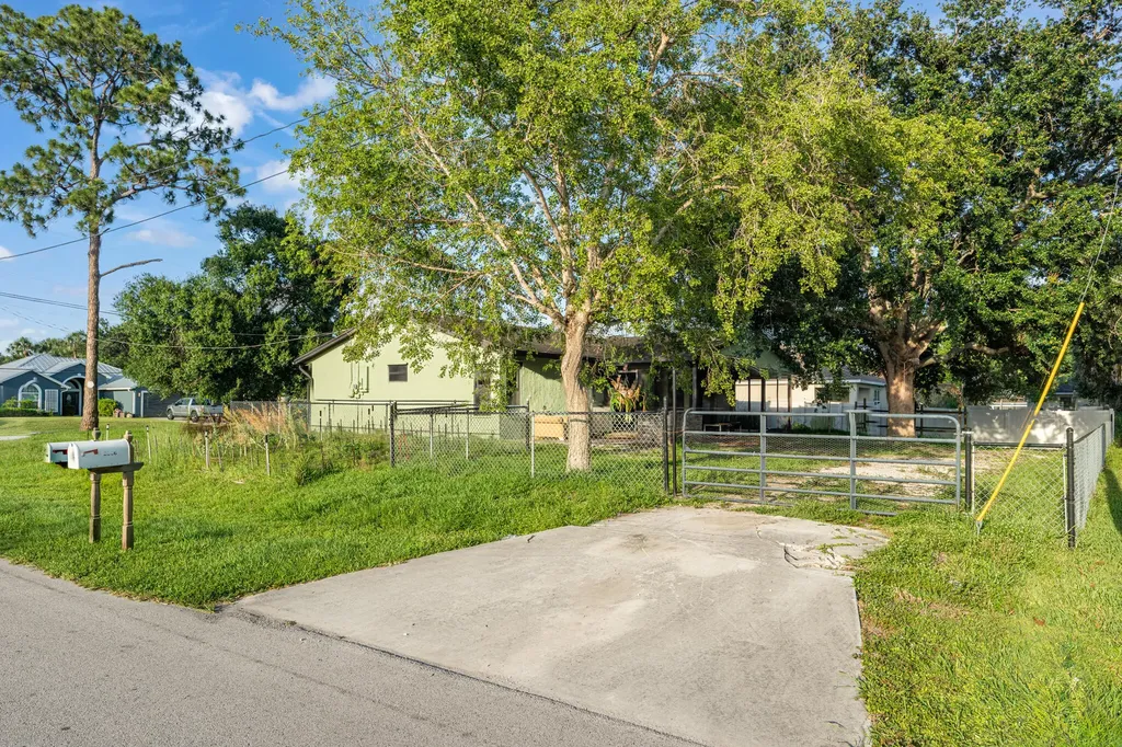 1622 SW La Gorce Avenue Port St Lucie FL 34953