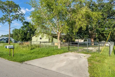 1622 SW La Gorce Avenue Port St Lucie FL 34953