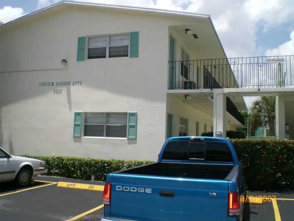 2537 Lincoln Street Hollywood FL 33020