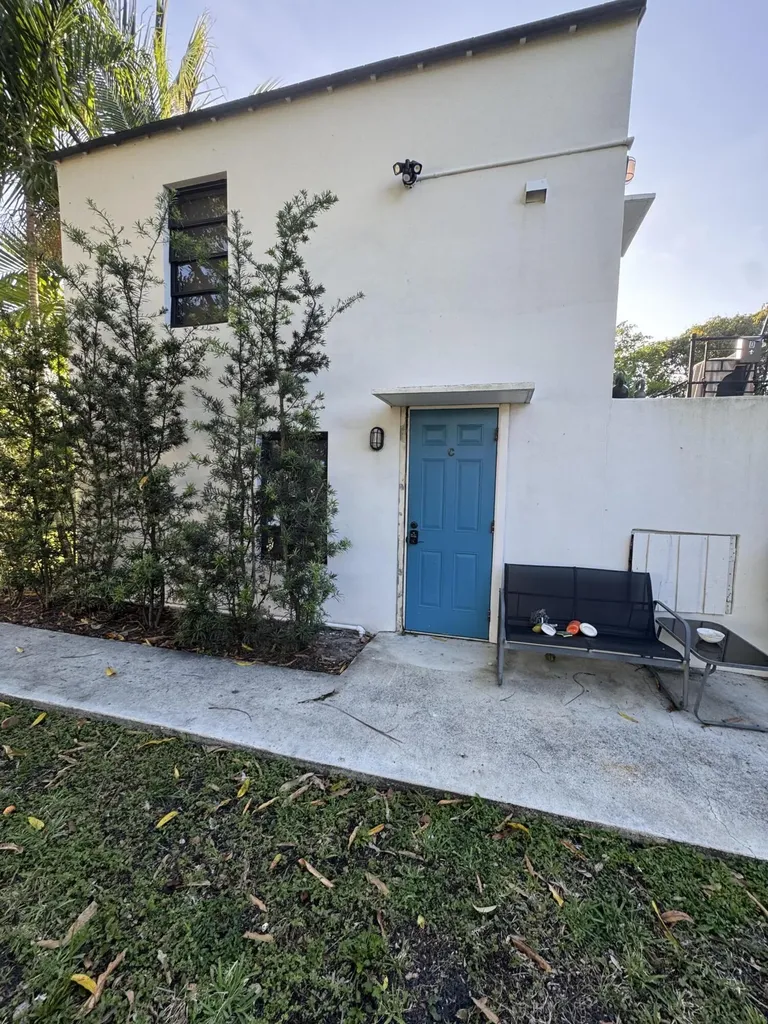 2541 NE 181st Street North Miami Beach FL 33160