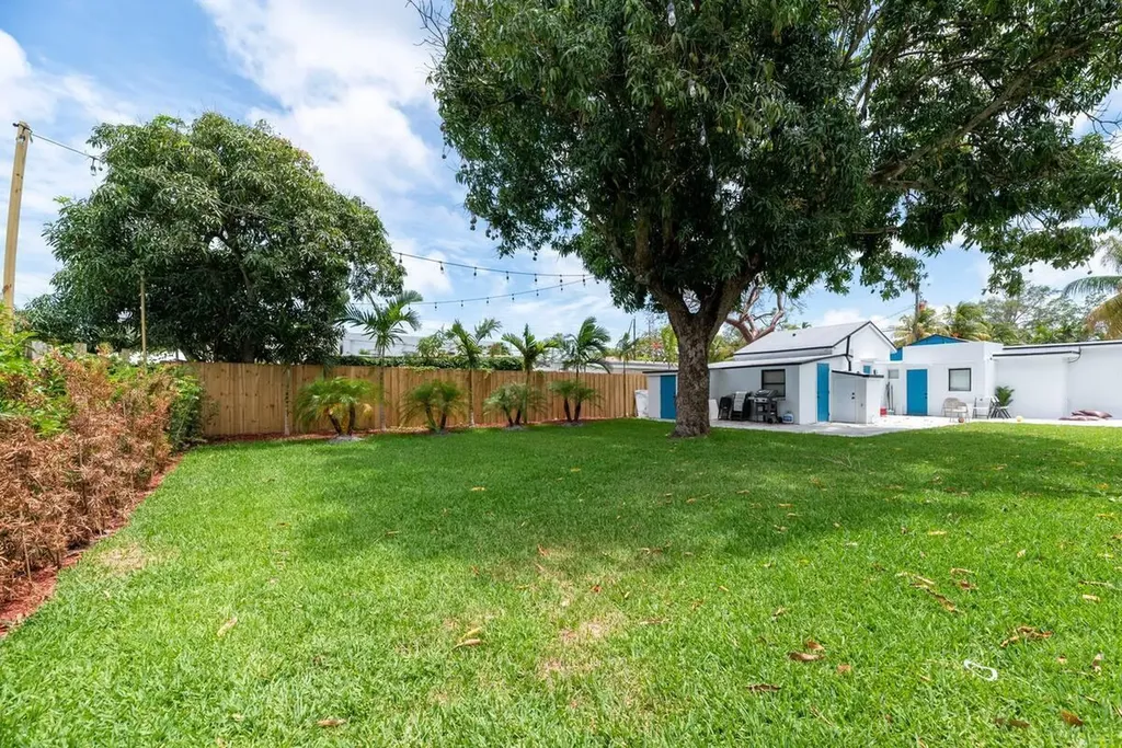 2541 NE 181st Street North Miami Beach FL 33160