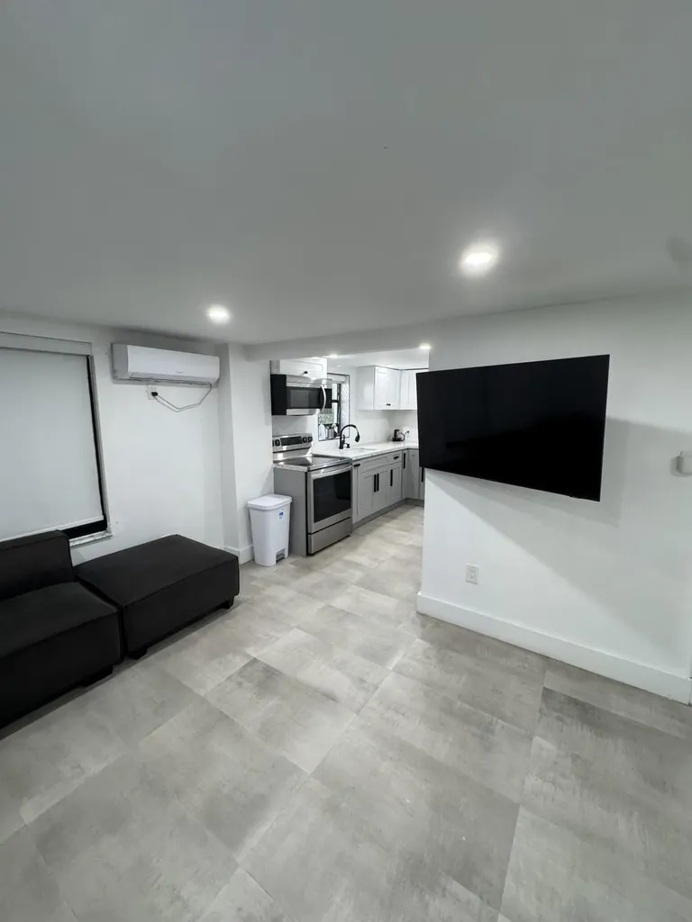 2541 NE 181st Street North Miami Beach FL 33160