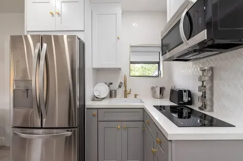 2541 NE 181st Street North Miami Beach FL 33160