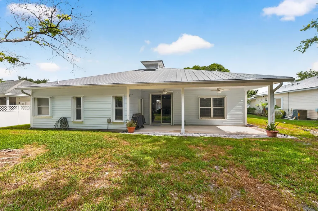 631 NE Muskrat Run Port St Lucie FL 34983