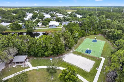 631 NE Muskrat Run Port St Lucie FL 34983