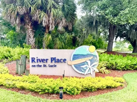 631 NE Muskrat Run Port St Lucie FL 34983