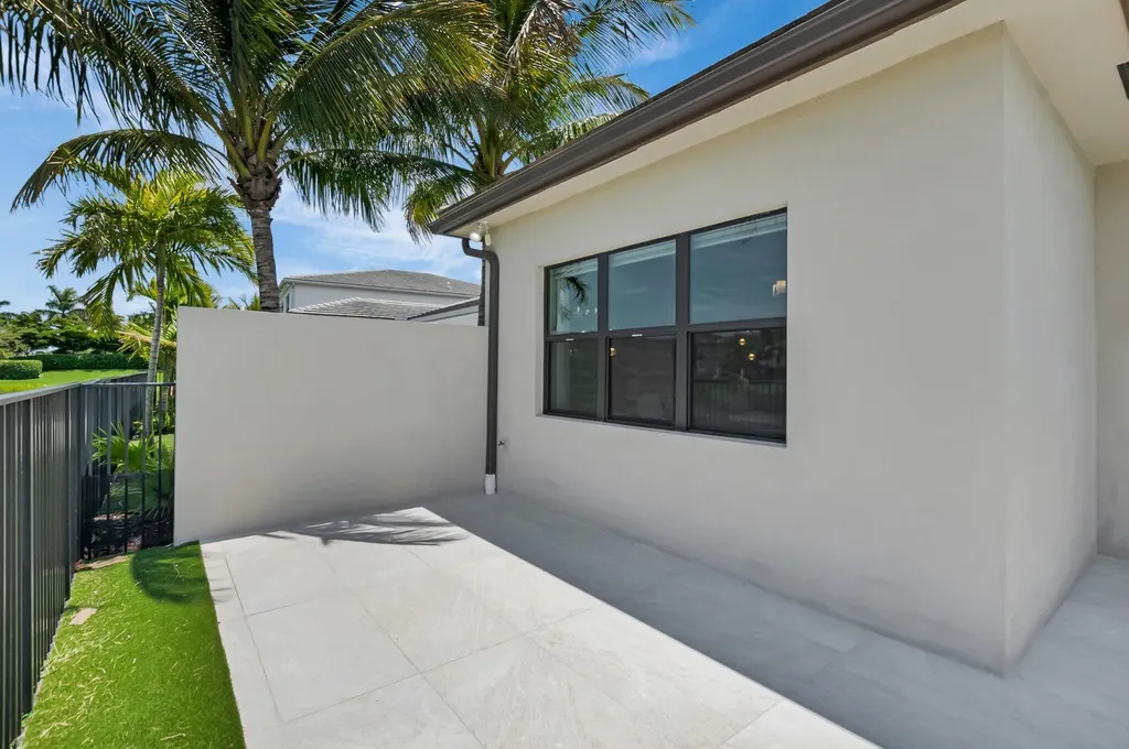 17112 Aquavera Way Boca Raton FL 33496