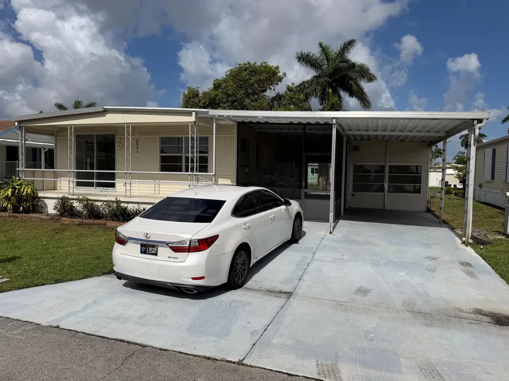 2041 SW 84th Avenue Davie FL 33324