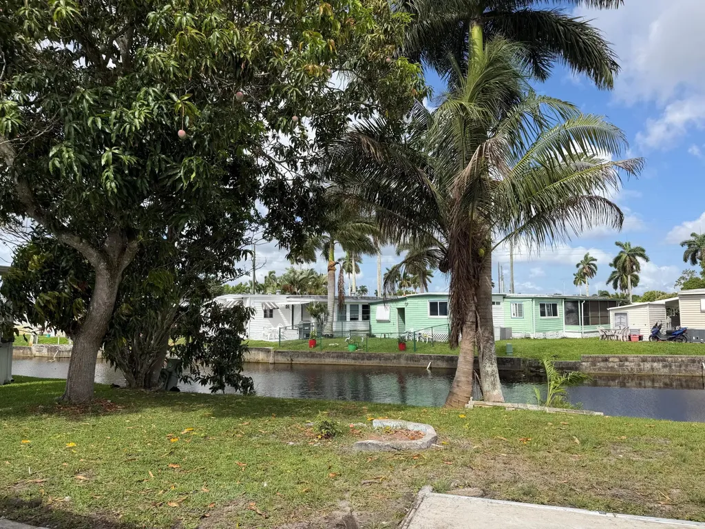 2041 SW 84th Avenue Davie FL 33324