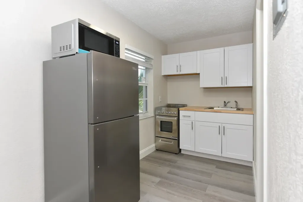 605 N Federal Highway Lake Worth Beach FL 33460