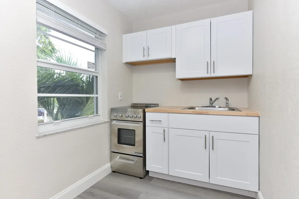 605 N Federal Highway Lake Worth Beach FL 33460