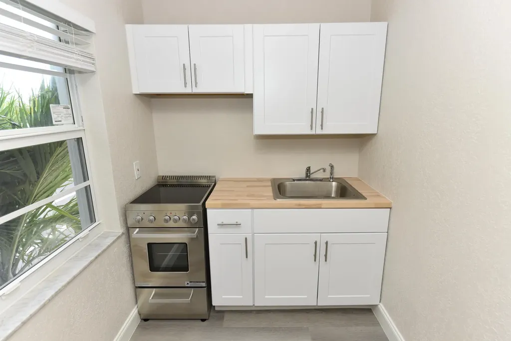 605 N Federal Highway Lake Worth Beach FL 33460