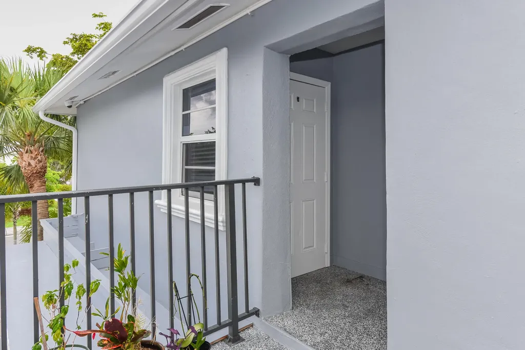 605 N Federal Highway Lake Worth Beach FL 33460