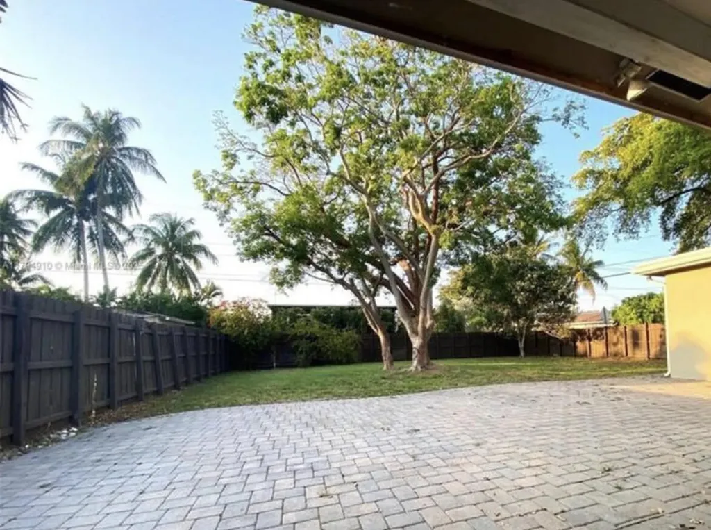 4401 Madison Street Hollywood FL 33021