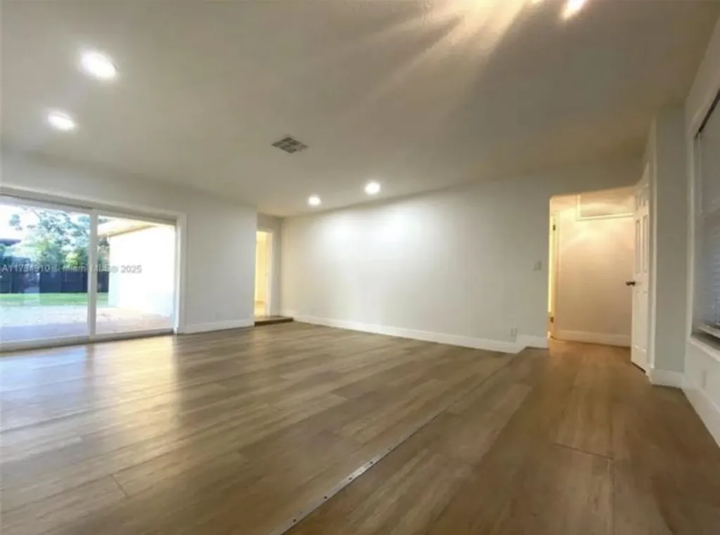 4401 Madison Street Hollywood FL 33021