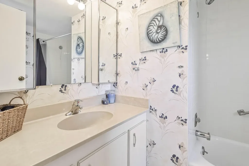 3951 Via Poinciana Greenacres FL 33467