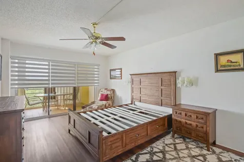 3951 Via Poinciana Greenacres FL 33467