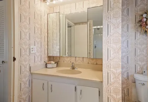3951 Via Poinciana Greenacres FL 33467