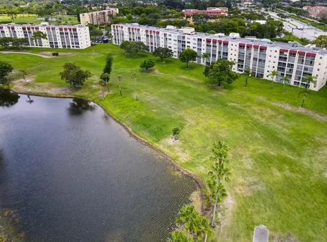 3951 Via Poinciana Greenacres FL 33467