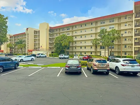3951 Via Poinciana Greenacres FL 33467