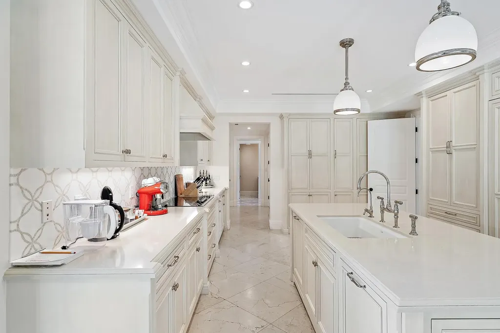 210 Emerald Lane Palm Beach FL 33480