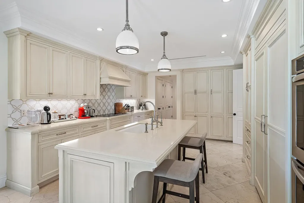 210 Emerald Lane Palm Beach FL 33480