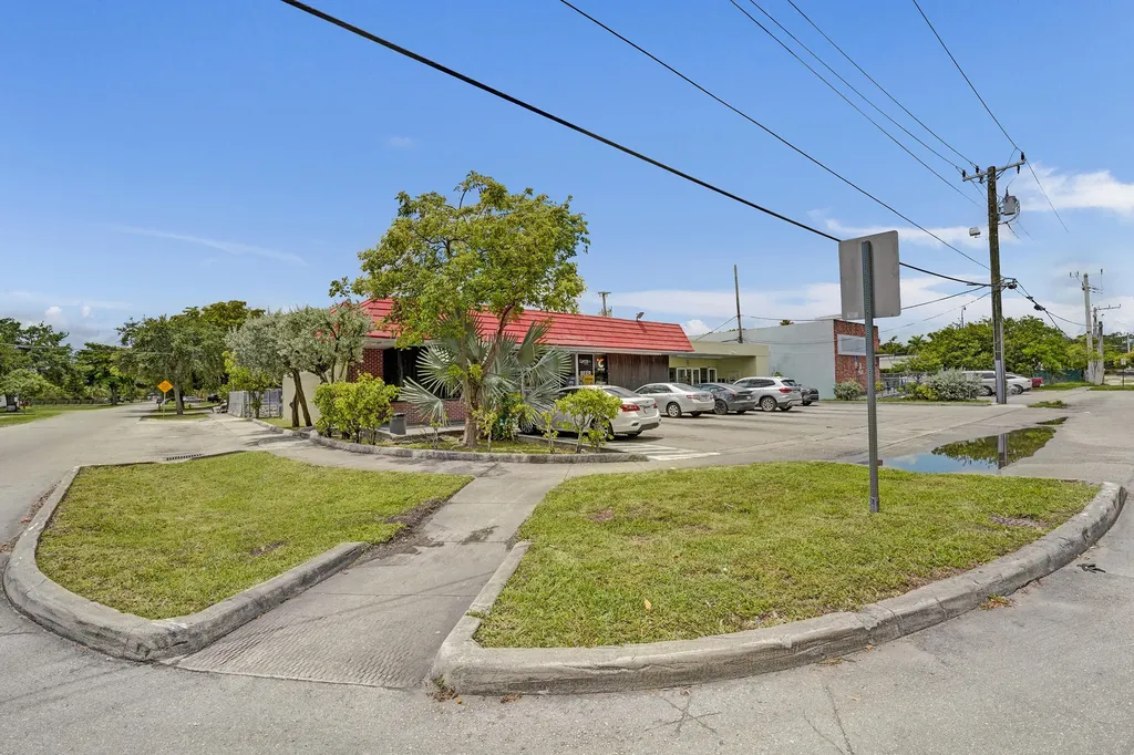 3870 SW 2nd Court Plantation FL