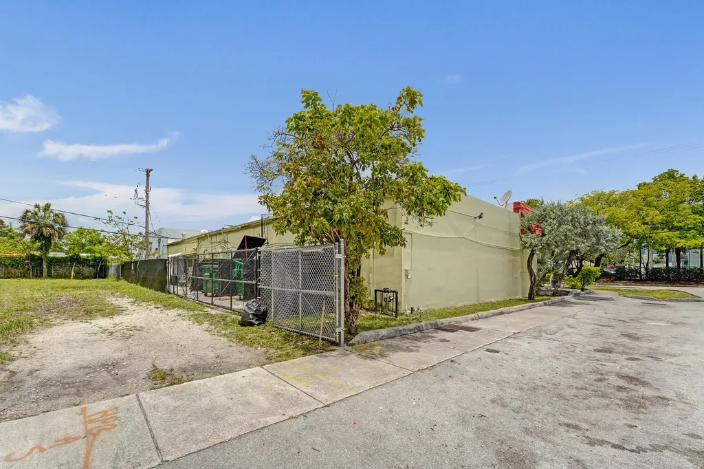 3870 SW 2nd Court Plantation FL