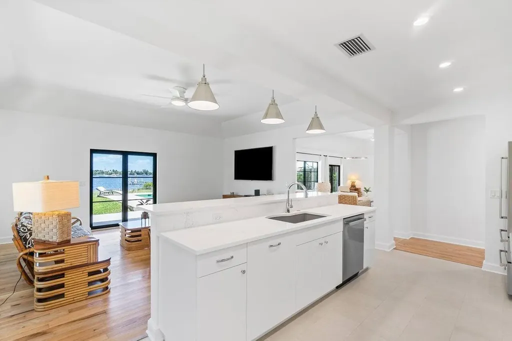 210 S Lake Drive Lantana FL 33462