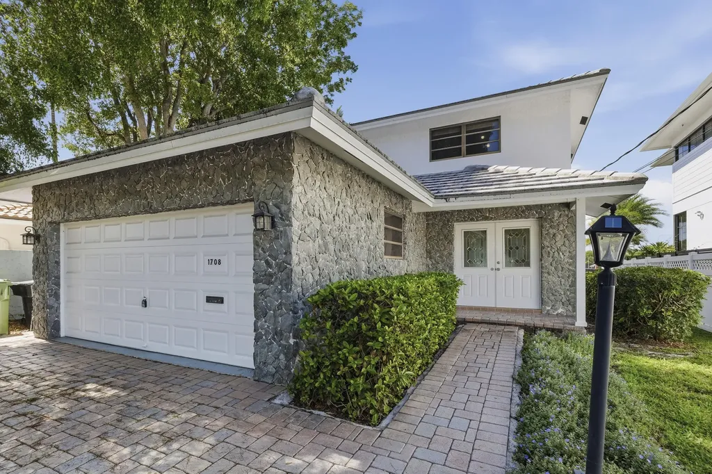1708 SE 11th Street Fort Lauderdale FL 33316
