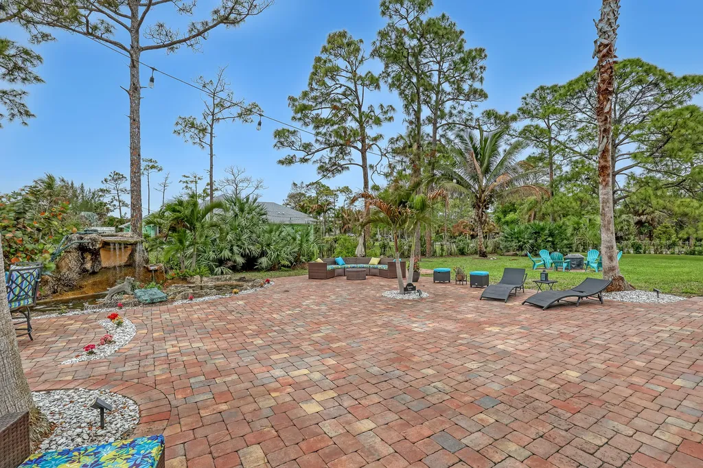14042 88th Place N The Acreage FL 33470