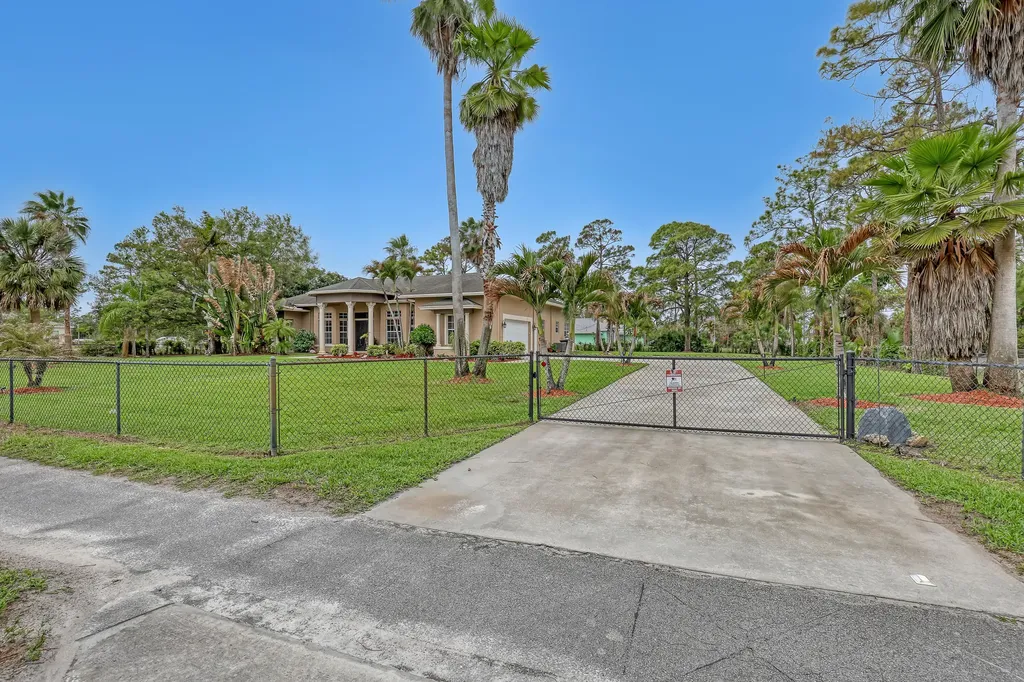 14042 88th Place N The Acreage FL 33470