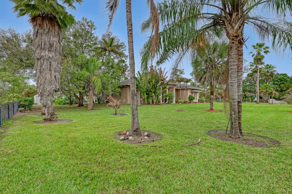 14042 88th Place N The Acreage FL 33470