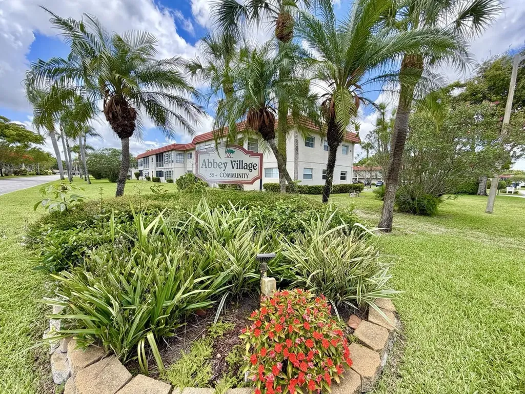 19 Abbey Lane Delray Beach FL 33446