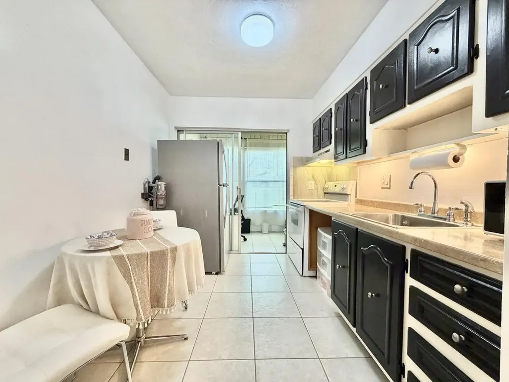 19 Abbey Lane Delray Beach FL 33446