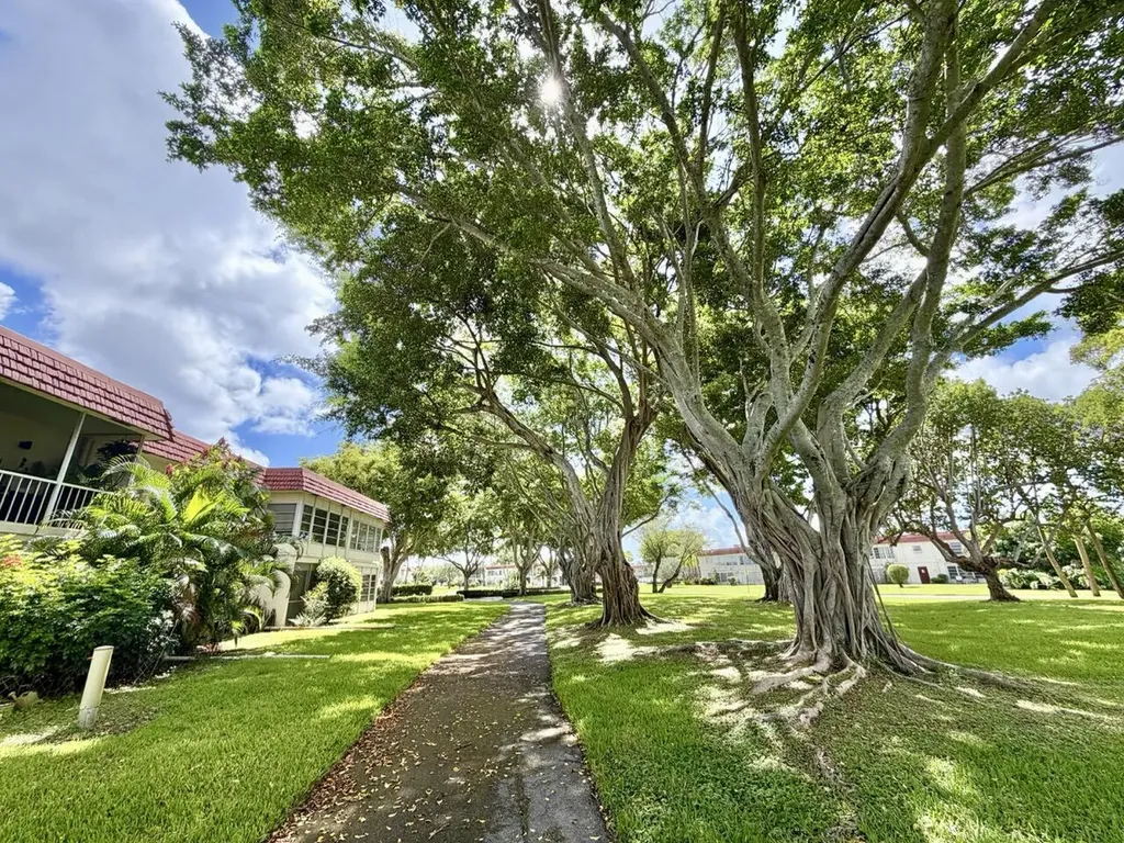 19 Abbey Lane Delray Beach FL 33446
