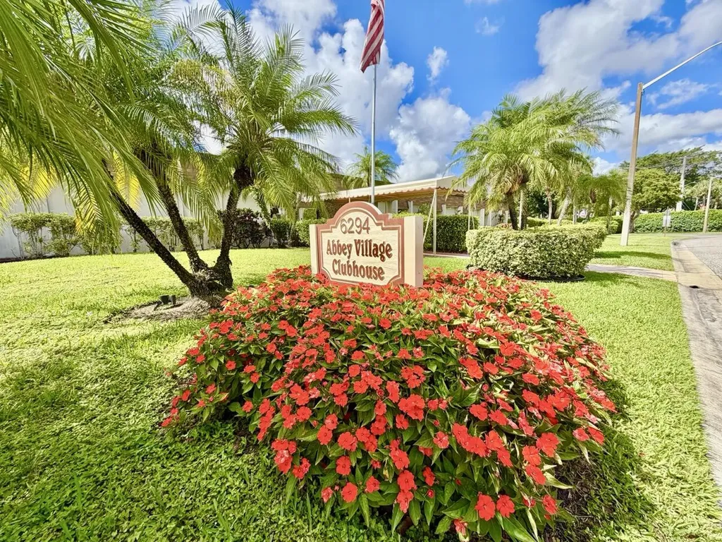 19 Abbey Lane Delray Beach FL 33446