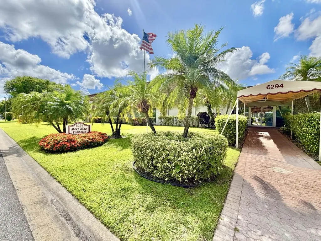 19 Abbey Lane Delray Beach FL 33446