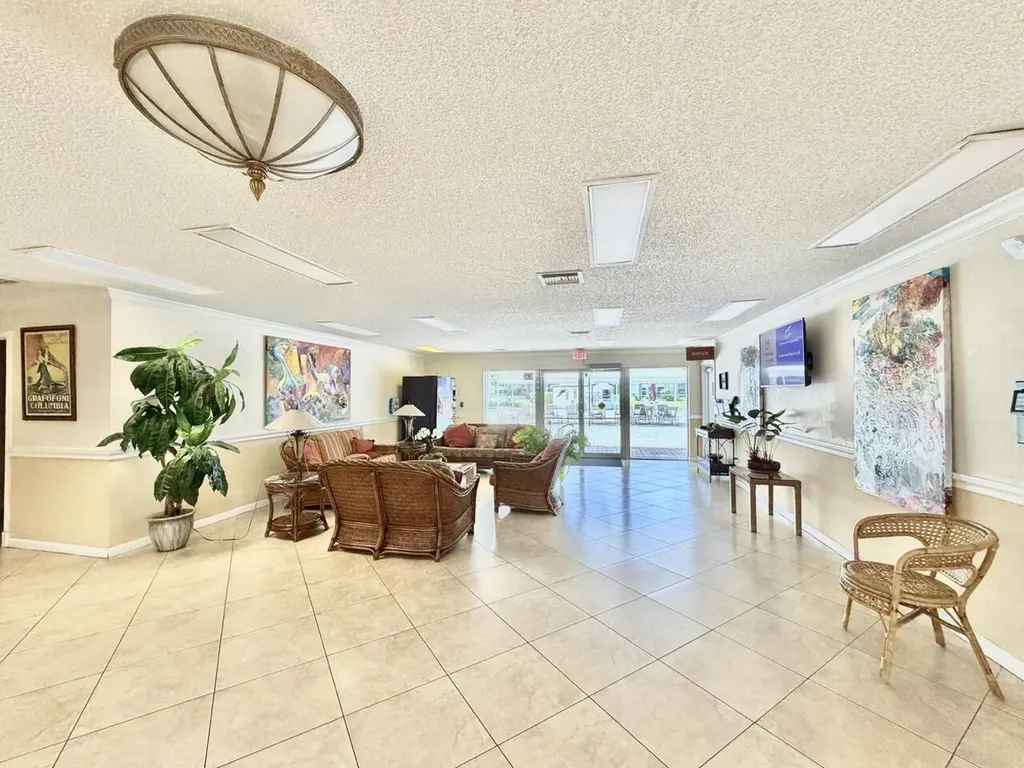 19 Abbey Lane Delray Beach FL 33446
