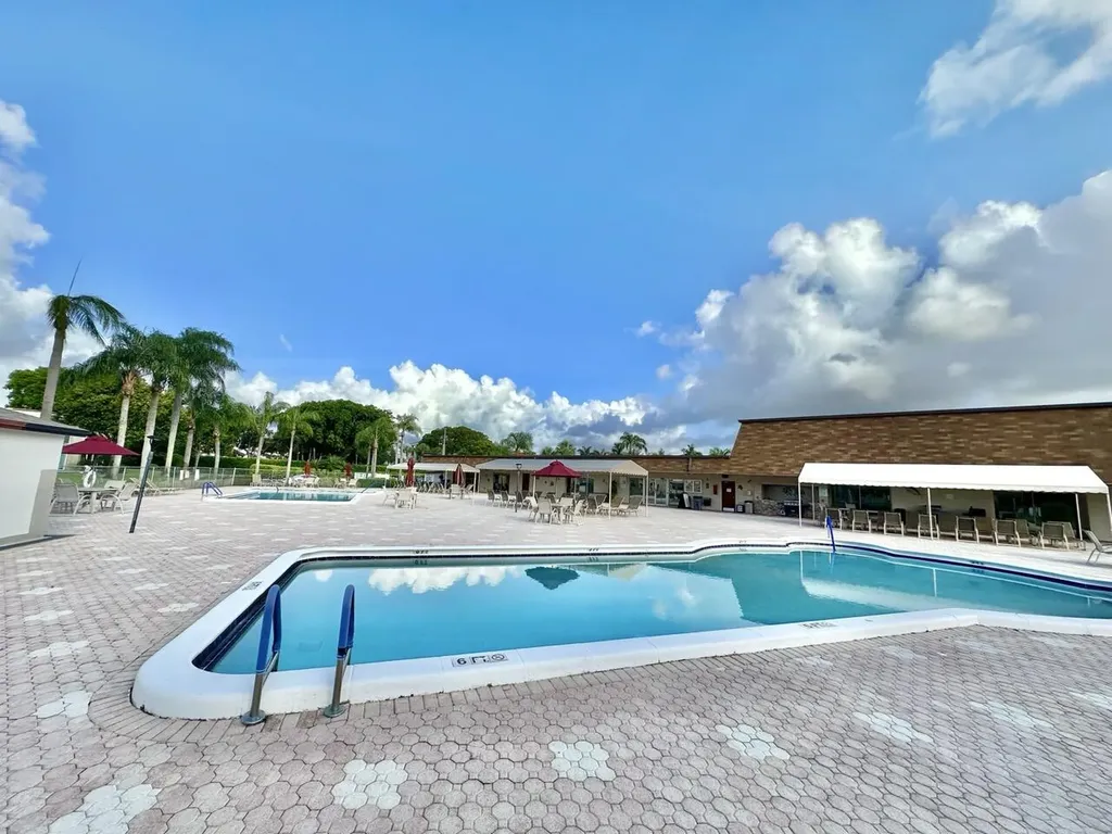 19 Abbey Lane Delray Beach FL 33446