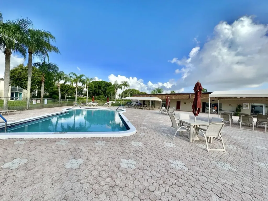 19 Abbey Lane Delray Beach FL 33446
