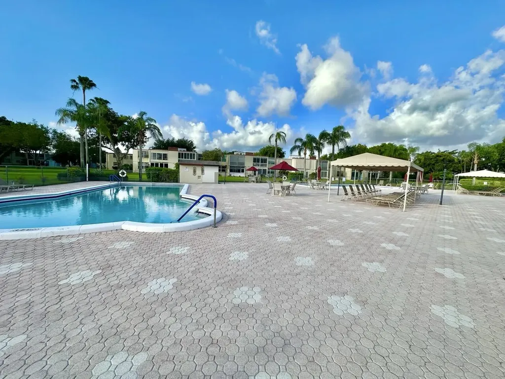 19 Abbey Lane Delray Beach FL 33446