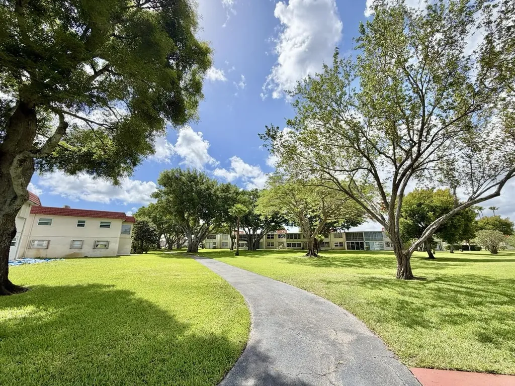 19 Abbey Lane Delray Beach FL 33446