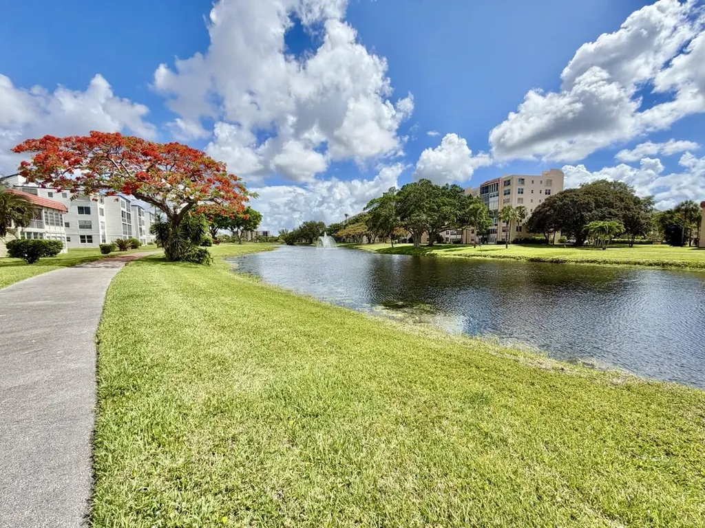 19 Abbey Lane Delray Beach FL 33446